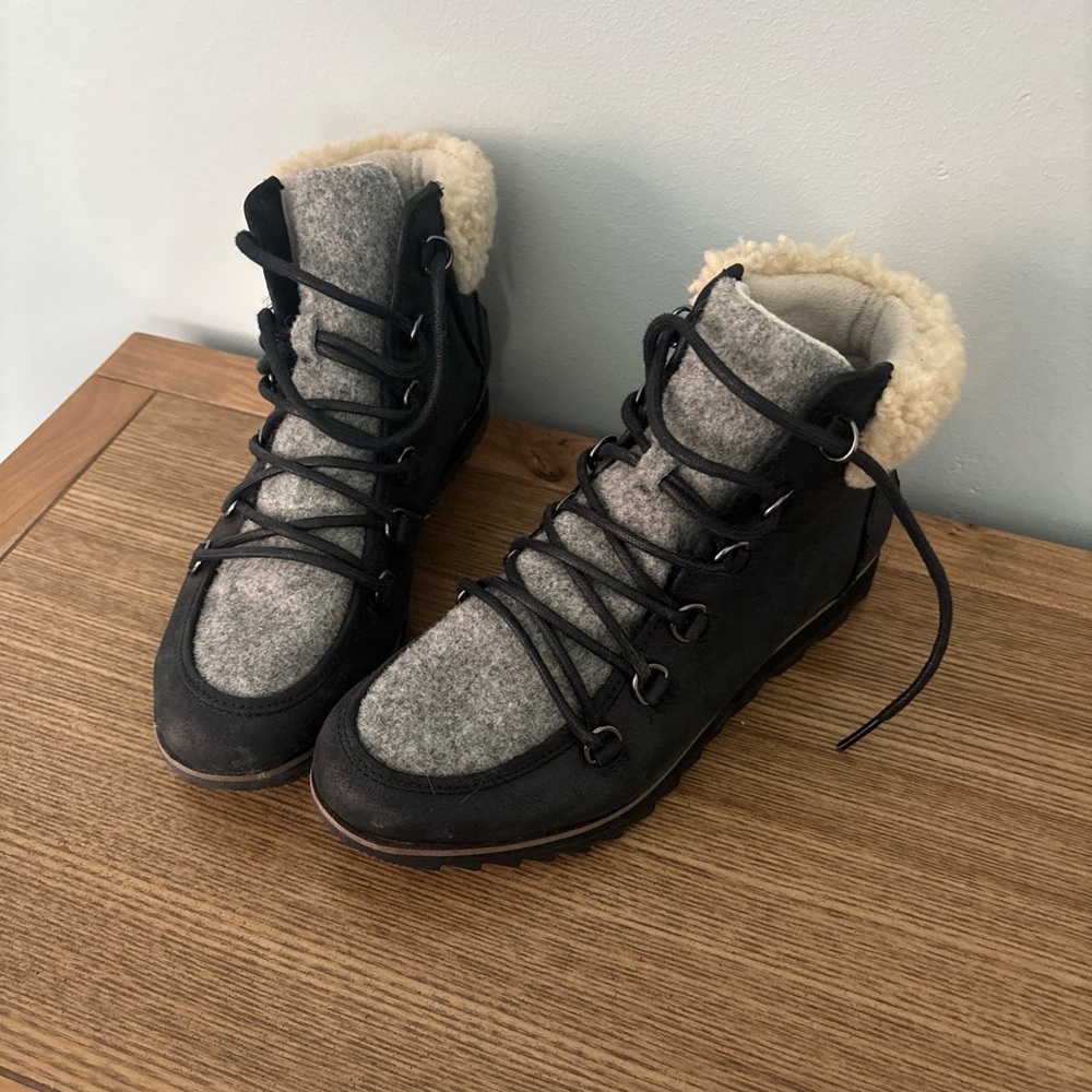 Sorel Cozy Black and Gray Shearling-Trim Winter Lace-Up Boots